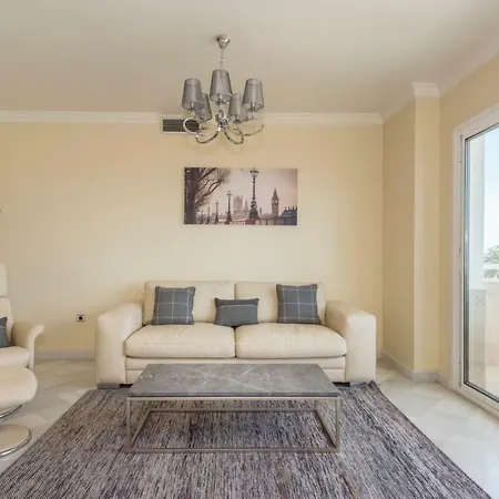 Downtown Seaview Apartment